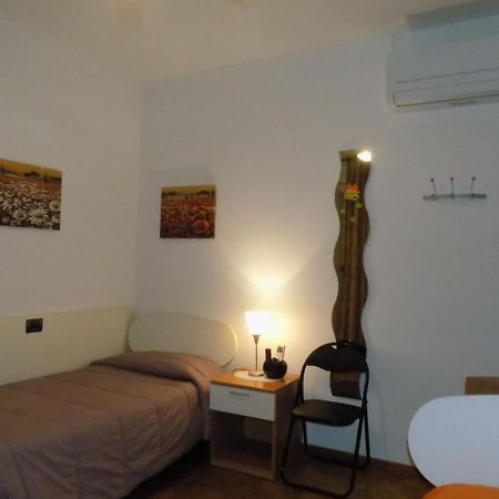 Aparthotel Feeling At Home Кастеназо Экстерьер фото
