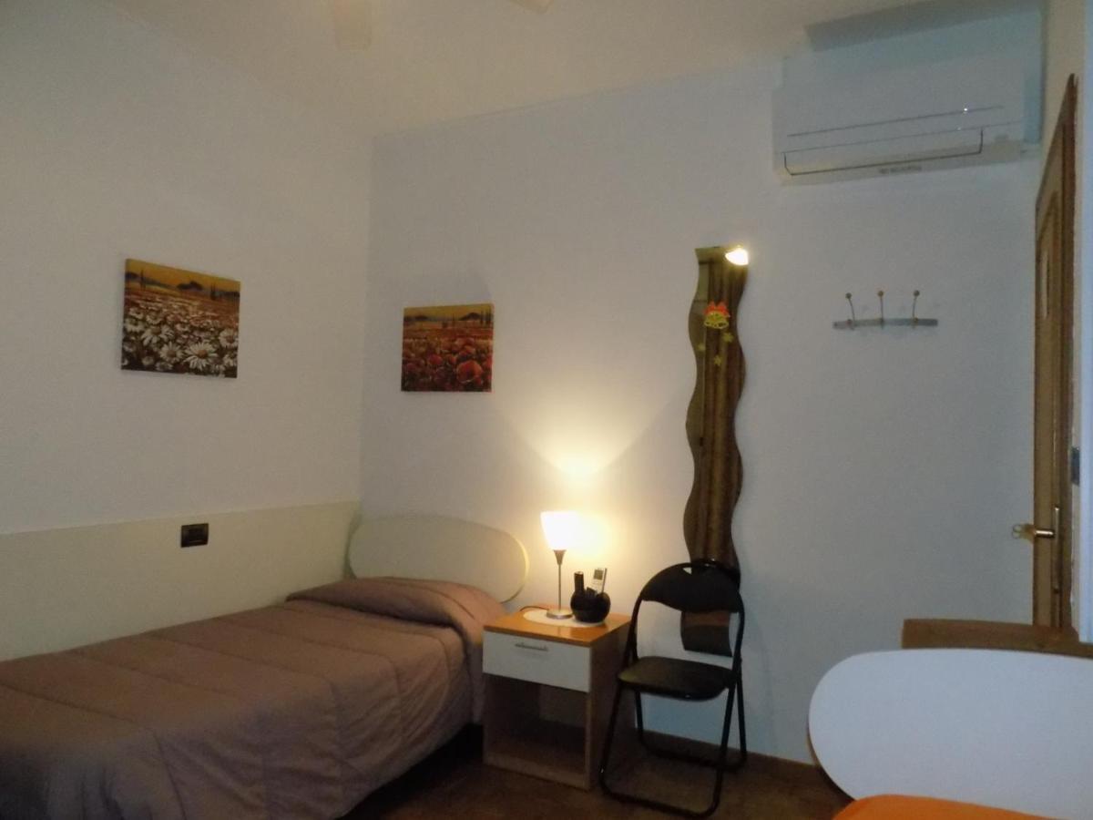 Aparthotel Feeling At Home Кастеназо Экстерьер фото